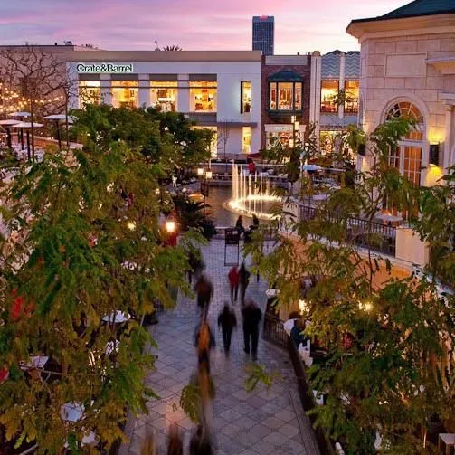 Del Mar Highlands Town Center premier shopping and dining destination